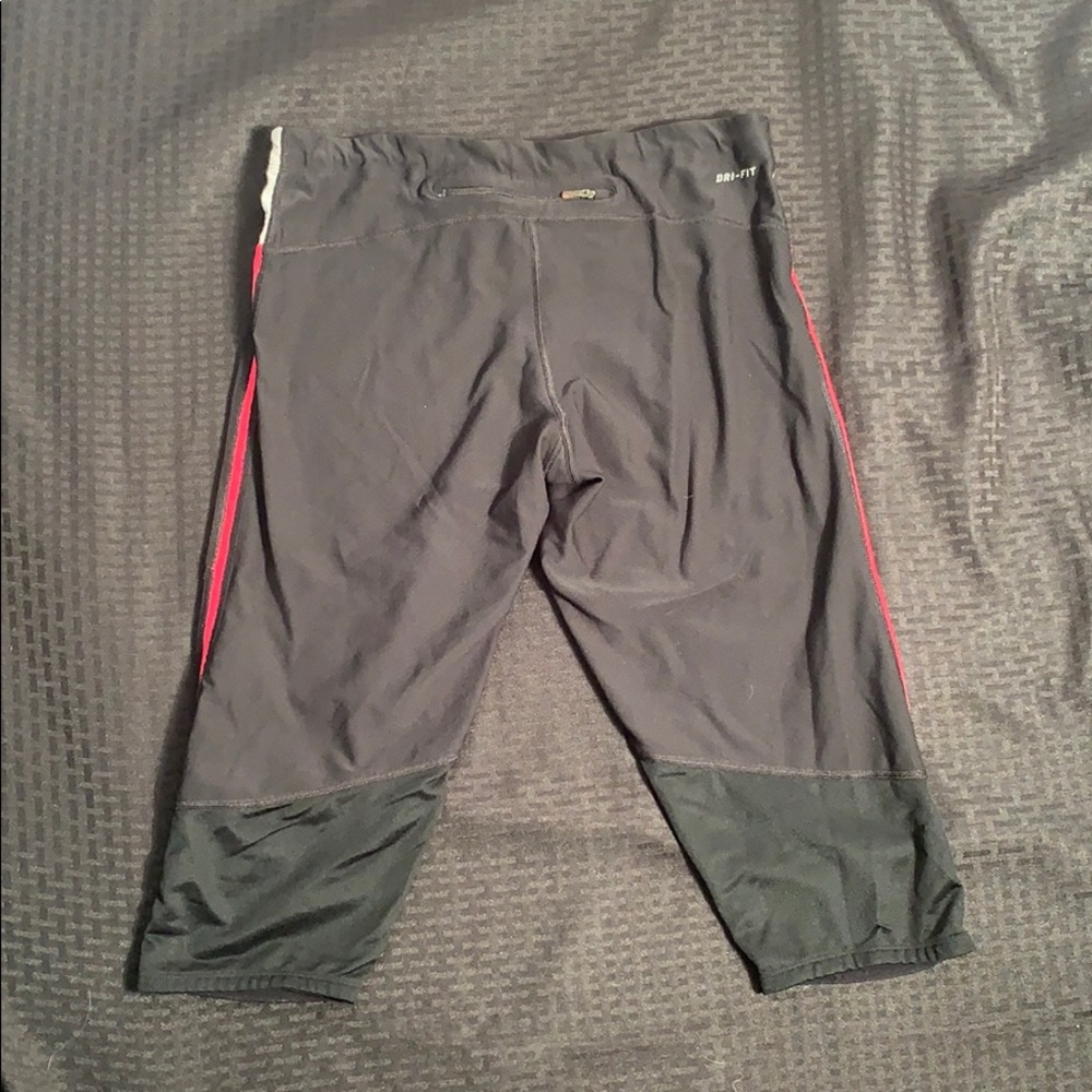 Nike Dri- Fit Capri Leggings Size Large - Picture 4 of 4